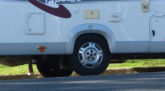 motorhome-359500_1920-2 picman2 pixabay wohnwagen reifen wechseln leonberg